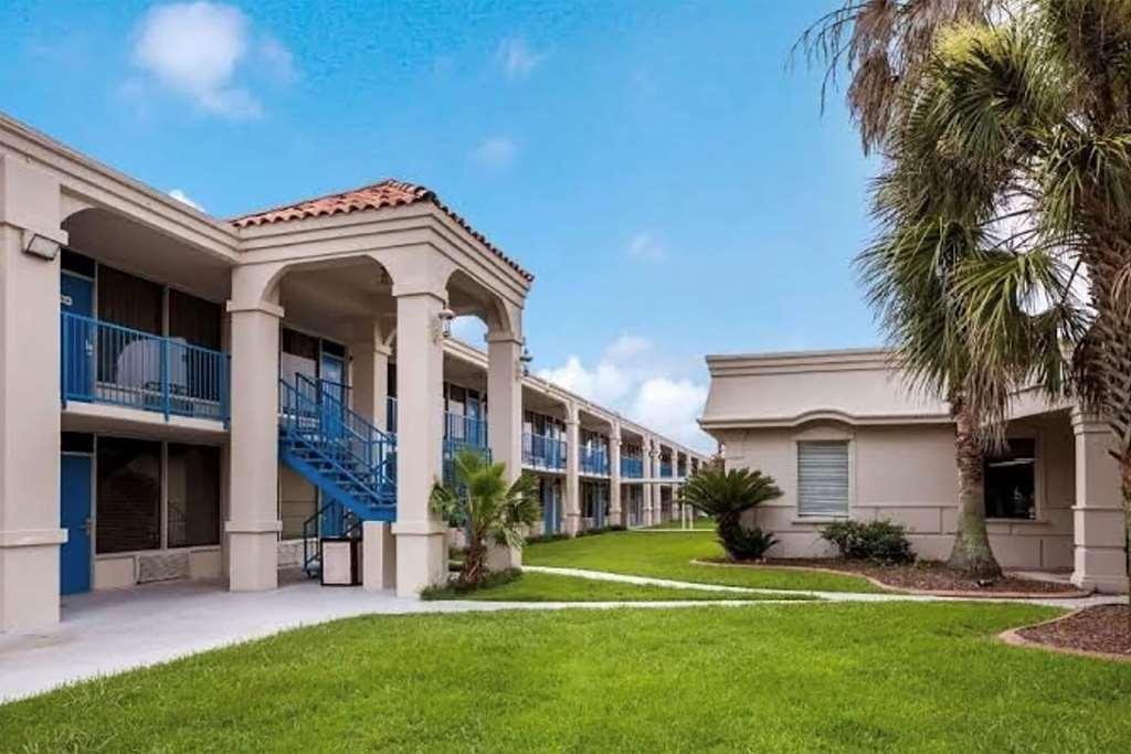Travelodge By Wyndham Baton Rouge East Exterior photo