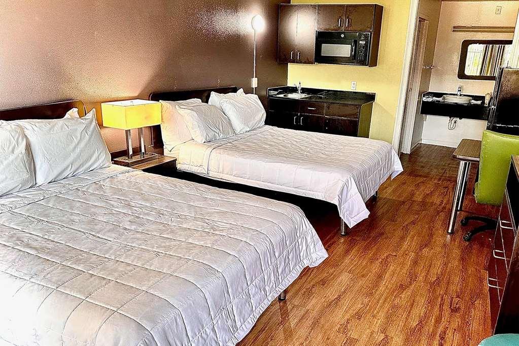 Travelodge By Wyndham Baton Rouge East Room photo